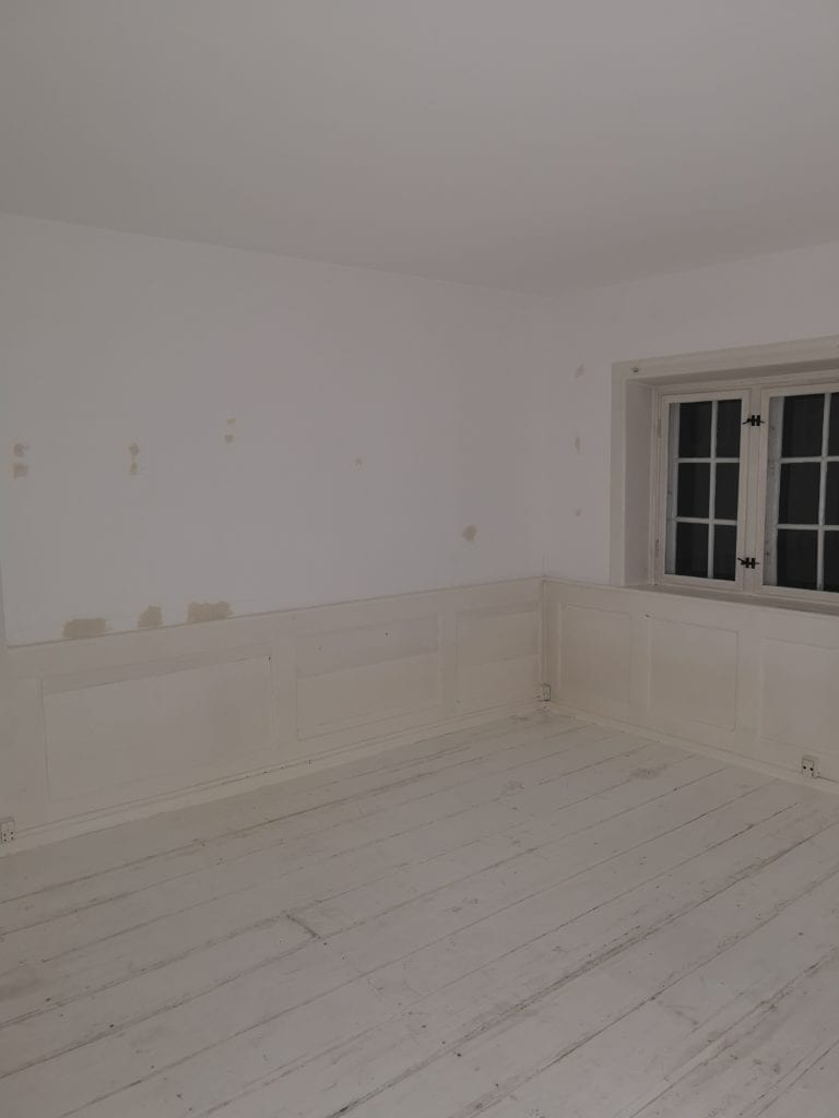 Maler Sorø, værelse før maling