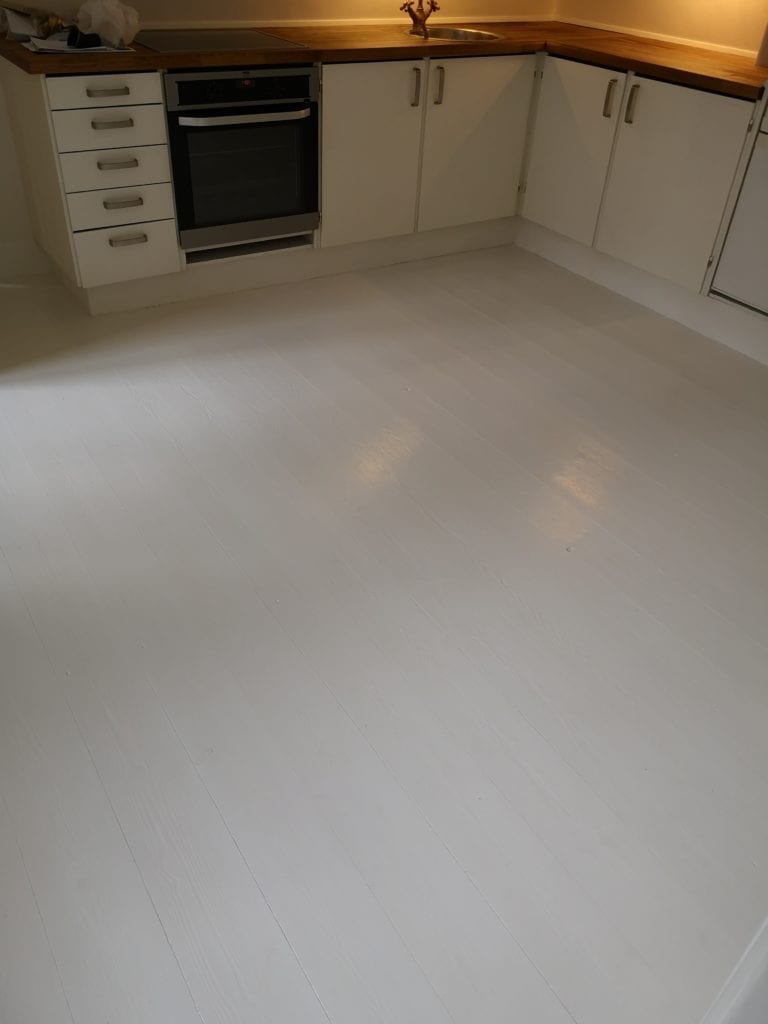 Maler Sorø, køkken gulv med hvid maling